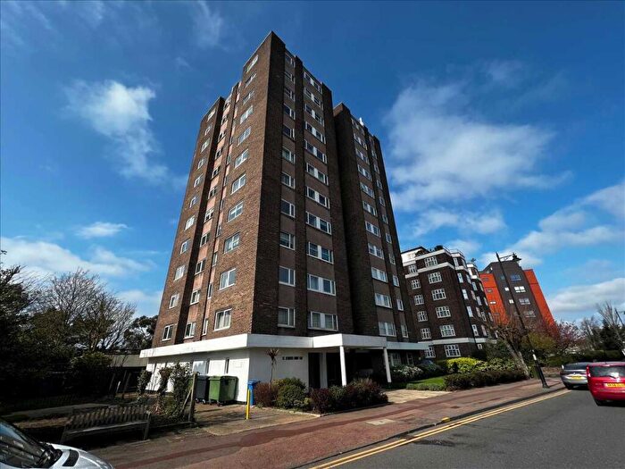 2 Bedroom Apartment To Rent In Leigh On Sea, SS9