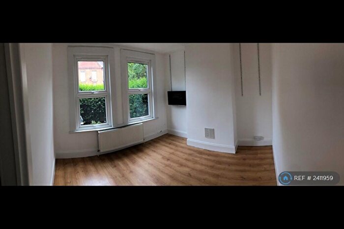 2 Bedroom Maisonette To Rent In Hitcham Road, London, E17