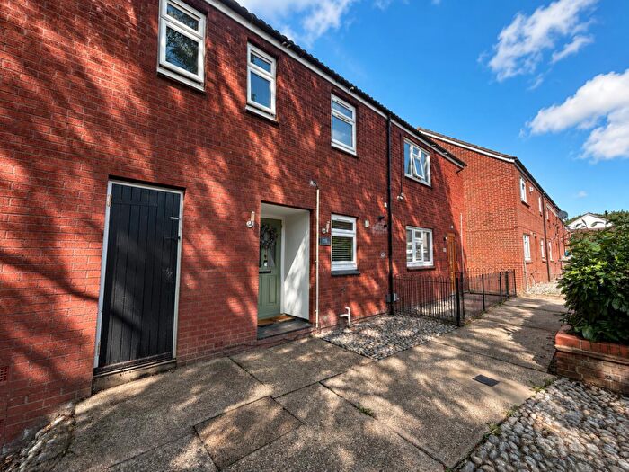 3 Bedroom Terraced House To Rent In Whitethorn Close, Norwich, NR6