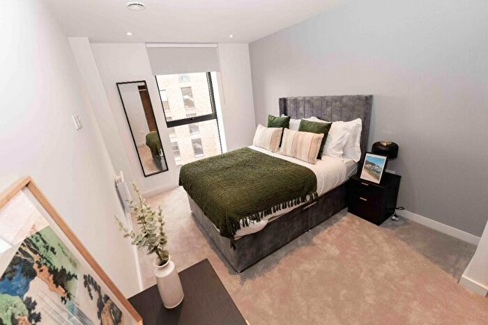 2 Bedroom Apartment To Rent In Cross Lane, Manchester, Greater Manchester, M5