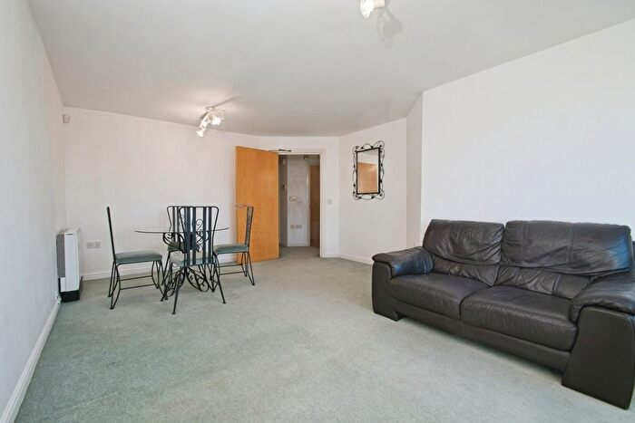 1 Bedroom Flat For Sale In Vellacott Close, Cardiff, CF10