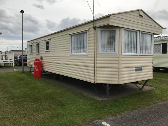 2 Bedroom Mobile/park Home For Sale In Delta Darwen, Abergele, LL22
