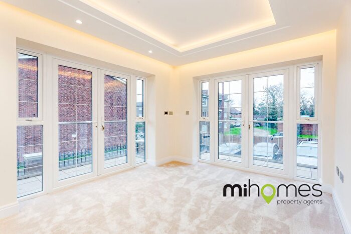 3 Bedroom Flat To Rent In Jasmine Court, Southgate, N14