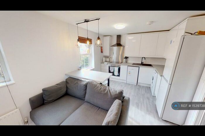 4 Bedroom Maisonette To Rent In Wright Way, Stapleton, Bristol, BS16