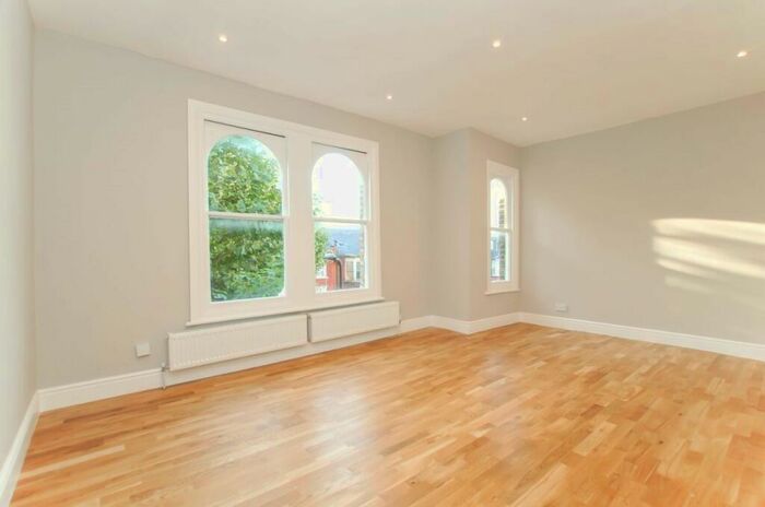 2 Bedroom Flat To Rent In Moundfield Road, Stamford Hill, N16