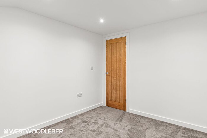 2 Bedroom Barn Conversion To Rent In Mangrove Lane, Hertford, SG13