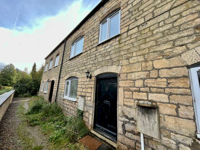 2 Bedroom Property To Rent In Canal Cottages, Stonehouse, GL10