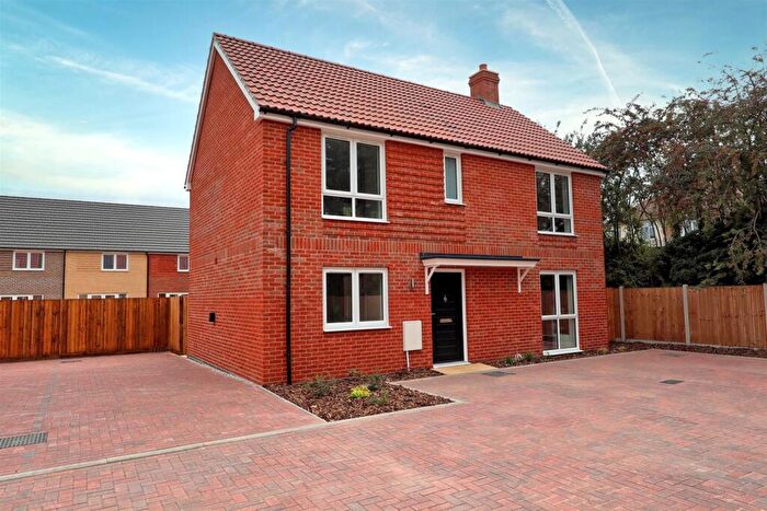 3 Bedroom Detached House For Sale In Wisteria Way, Dovercourt, Harwich, CO12