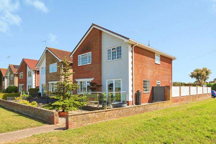 4 Bedroom Detached House For Sale In Falconer Drive, Poole, Dorset, BH15