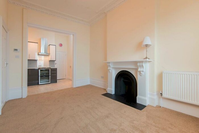 2 Bedroom Flat To Rent In Lavender Hill London, SW11