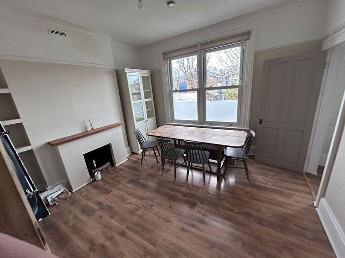 2 Bedroom Flat To Rent In Top Floor Flat, Turney Road, London, SE21