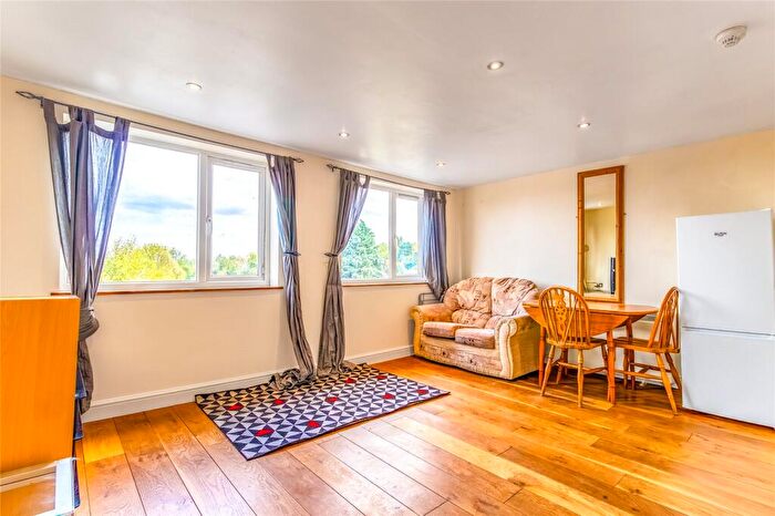 1 Bedroom Apartment To Rent In Victoria Road, Old Town, Swindon, Wiltshire, SN1