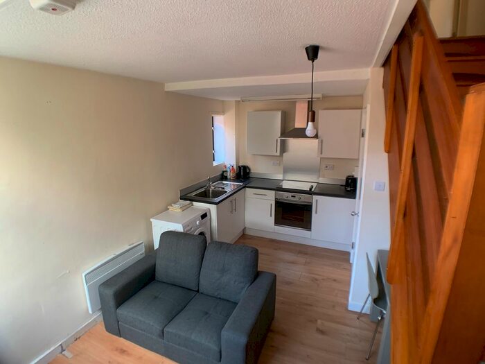 1 Bedroom Flat To Rent In The Chandlers, Leeds, LS2