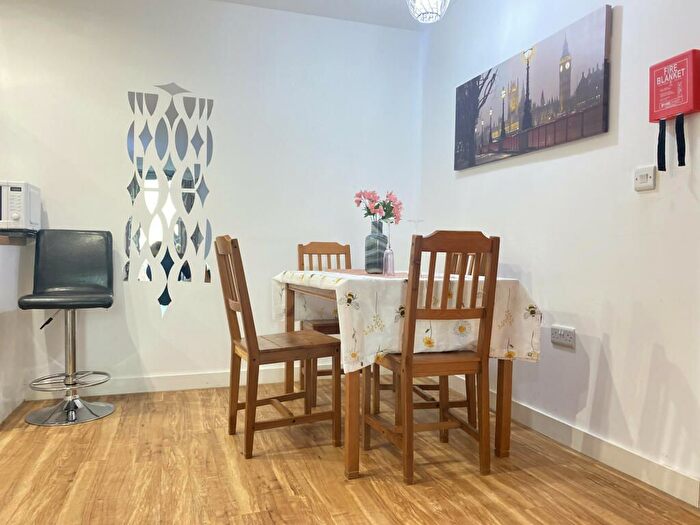 3 Bedroom Flat To Rent In Michigan Point Tower A, Salford Quays, Salford, M50