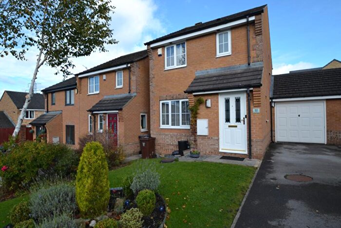 3 Bedroom Link Detached House For Sale In West Cote Drive, Thackley, BD10