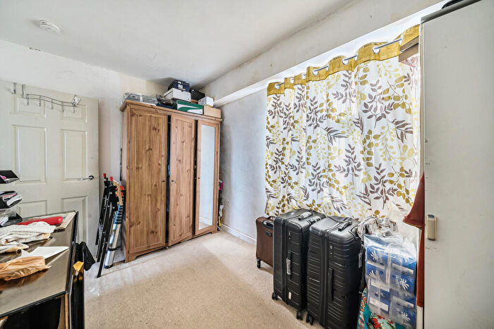 2 Bedroom Apartment For Sale In Doddington Grove, London, SE17