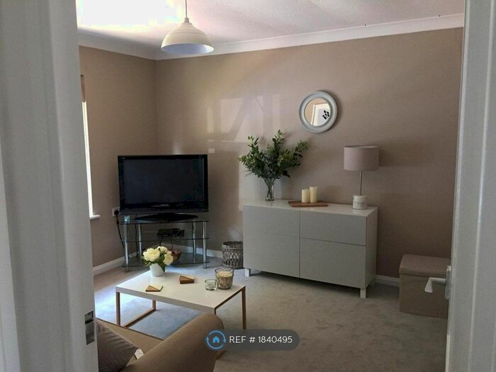 1 Bedroom Flat To Rent In Woodbury Park Road, Tunbridge Wells, TN4