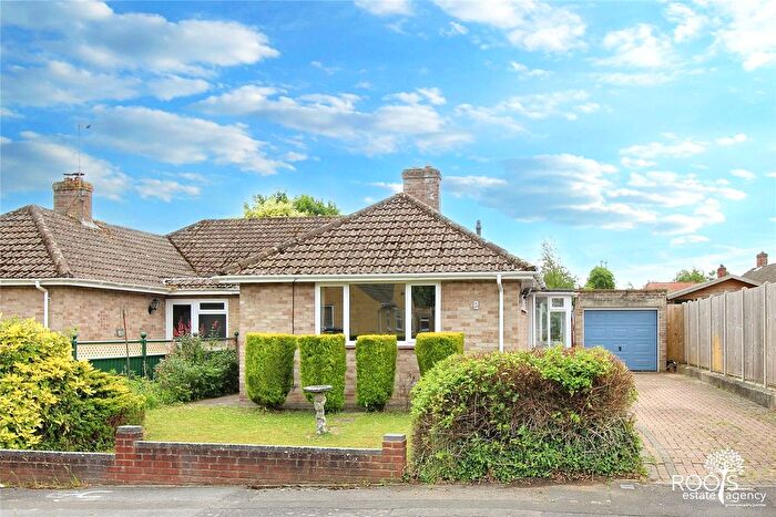 3 Bedroom Bungalow For Sale In Hatchgate Close, Cold Ash, Thatcham, Berkshire, RG18