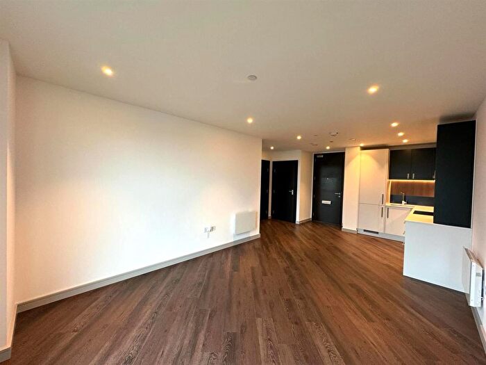 1 Bedroom Flat To Rent In Eden Grove, Staines, TW18