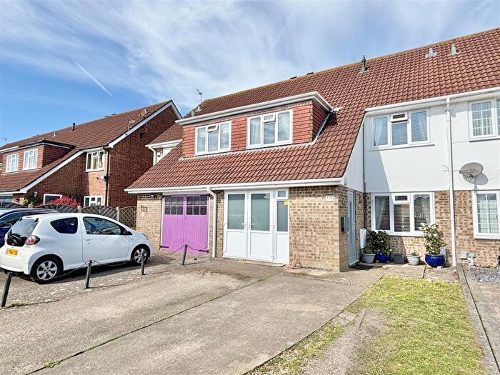 4 Bedroom Terraced House For Sale In Hewitt Road, Poole, BH15
