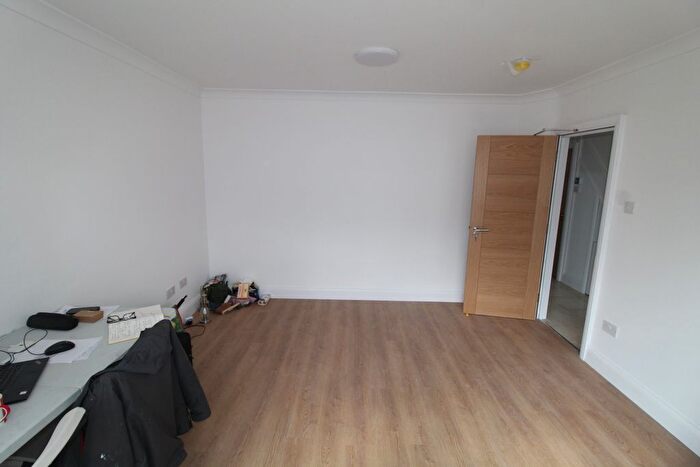 5 Bedroom Semi-Detached House To Rent In Parkfield Avenue, Uxbridge, UB10
