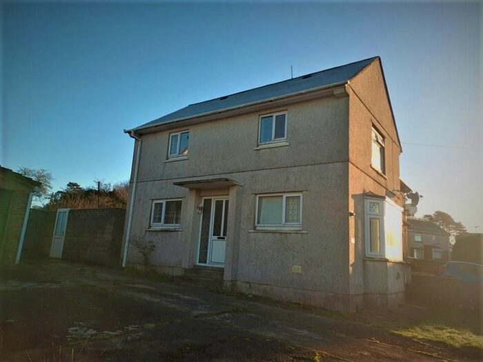 2 Bedroom Semi-Detached House To Rent In Brynawelon, Llanelli, SA14