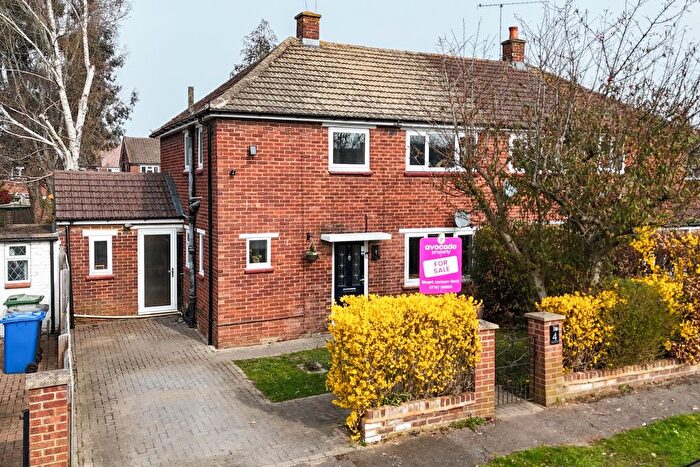 3 Bedroom Semi Detached House For Sale In Hare Shoots, Maidenhead, Berkshire, SL6