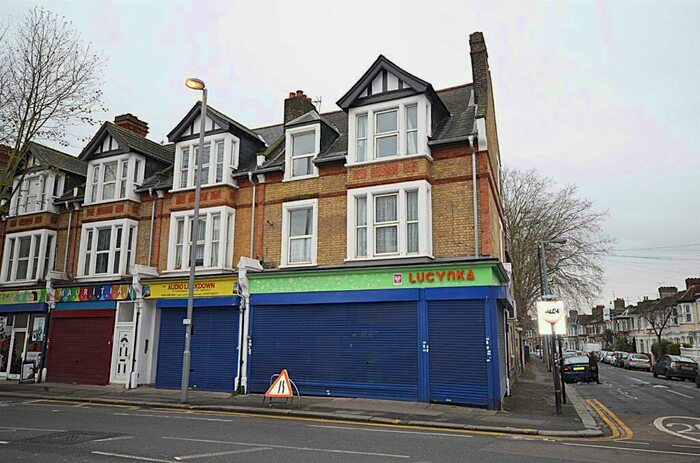 Flat To Rent In High Road, Leyton, E10