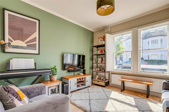 2 Bedroom Flat To Rent In Gosberton Road, London, SW12