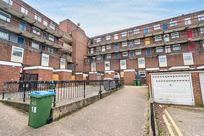 2 Bedroom Flat For Sale In Plumstead High Street, London, SE18