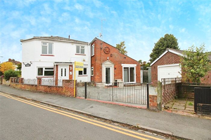 2 Bedroom Detached House For Sale In Lower Armour Road, Tilehurst, Reading, RG31