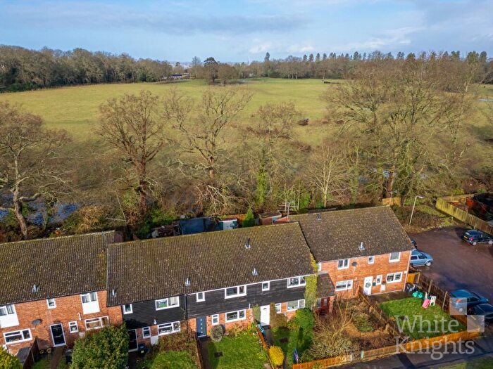 3 Bedroom Terraced House For Sale In Clements Close, Spencers Wood, Reading, Berkshire, RG7
