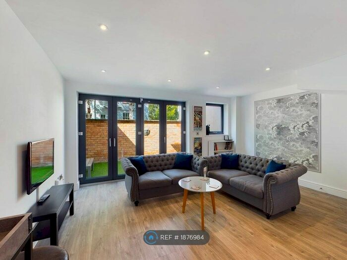 3 Bedroom Terraced House To Rent In Wellington Lane, Cheltenham, GL50