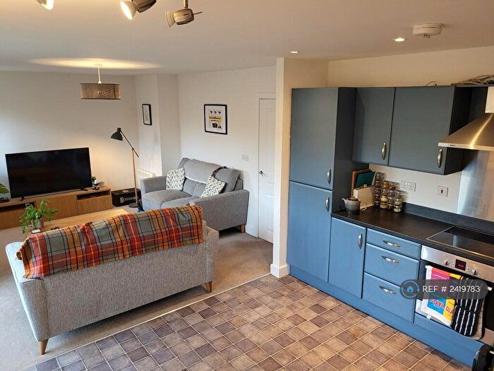 2 Bedroom Flat To Rent In Smeaton Court, Horsforth, Leeds, LS18