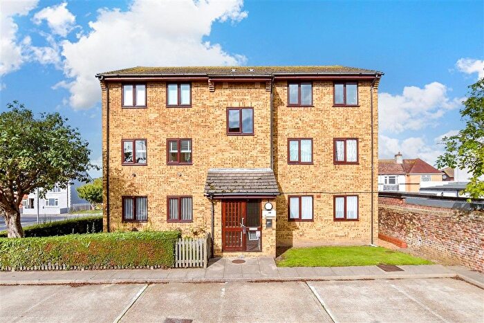 2 Bedroom Flat For Sale In West Street, Deal, Kent, CT14