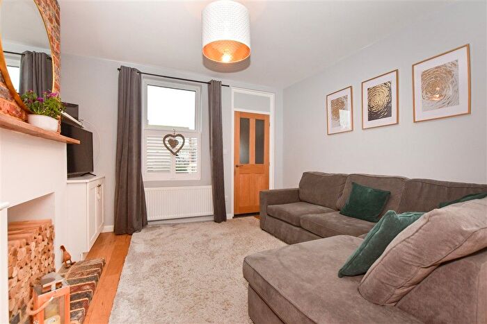 3 Bedroom Terraced House For Sale In Tonbridge Road, Hildenborough, Tonbridge, Kent, TN11