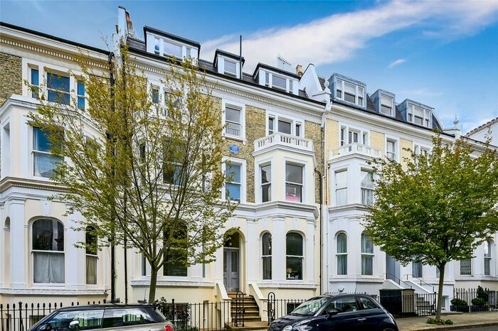 2 Bedroom Flat To Rent In Campden Hill Gardens, London, Kensington, W8
