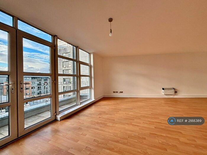 3 Bedroom Flat To Rent In Barrland Street, Glasgow, G41