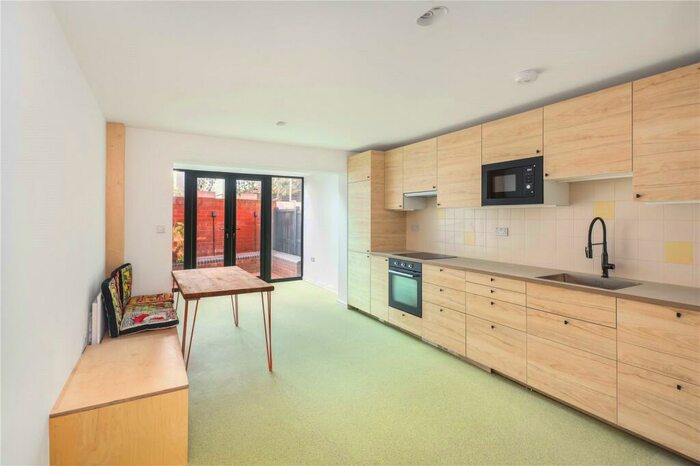 5 Bedroom Terraced House To Rent In Burnett Close, Hackney, London, E9