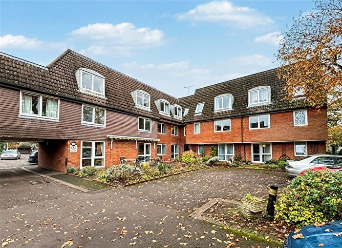 1 Bedroom Flat For Sale In Wey Hill, Haslemere, Surrey, GU27
