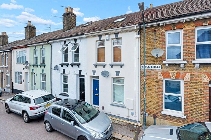 4 Bedroom Terraced House For Sale In Cross Street, Rochester, Kent, ME2