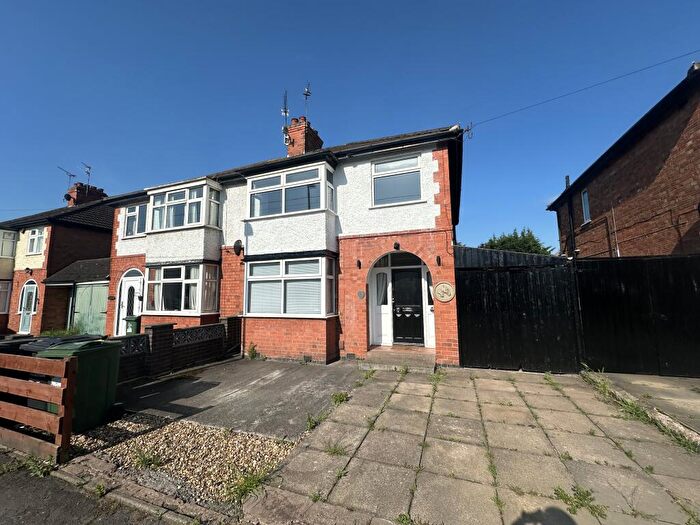 3 Bedroom Semi-Detached House To Rent In Hill Rise, Birstall, LE4