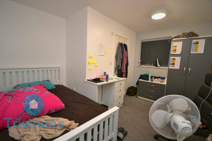 6 Bedroom Semi-Detached House To Rent In Lower Road, Beeston, NG9