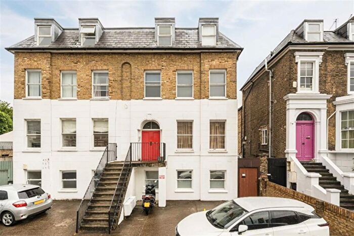 3 Bedroom Maisonette For Sale In Coldharbour Lane, Loughborough Junction, SE5