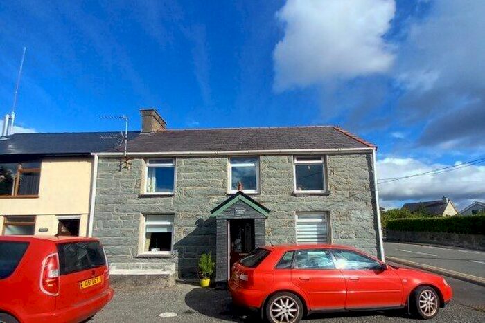 2 Bedroom Flat To Rent In Penisarwaun, Caernarfon, LL55
