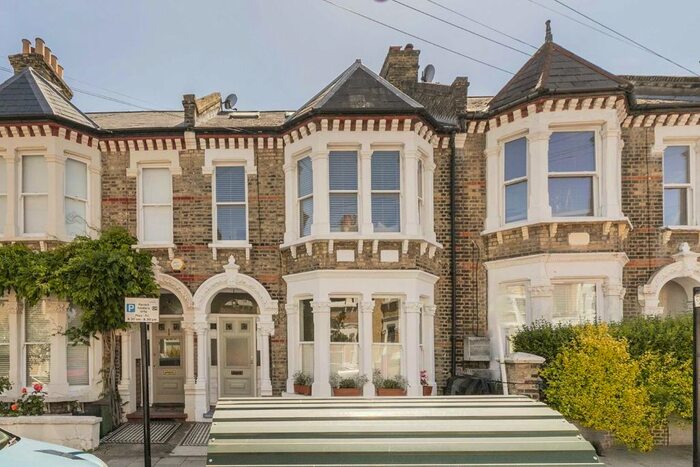 3 Bedroom Flat To Rent In Arodene Road, London, SW2