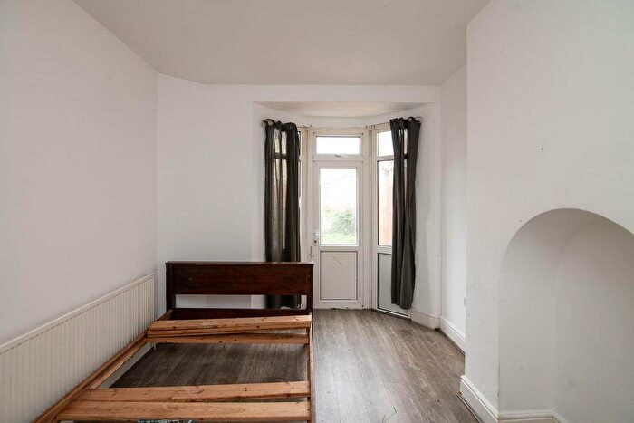 3 Bedroom Terraced House For Sale In Grosvenor Road, Birmingham, B20