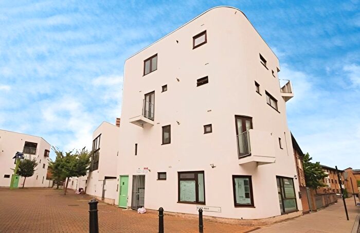 2 Bedroom Flat To Rent In Eden Way, London, E3