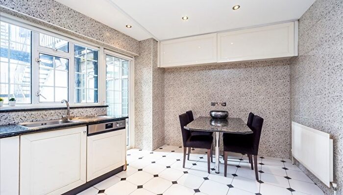 5 Bedroom Flat To Rent In Strathmore Court, Park Road, London, NW8