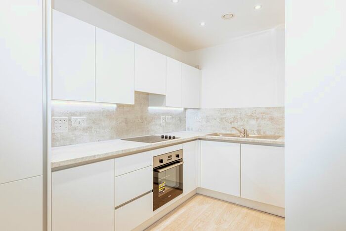 1 Bedroom Flat To Rent In Shearwater Drive, Hendon Waterside, NW9